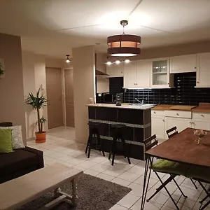 https://ecully-appartement-au-calme-de-50m.hotels-rhonealpes.com